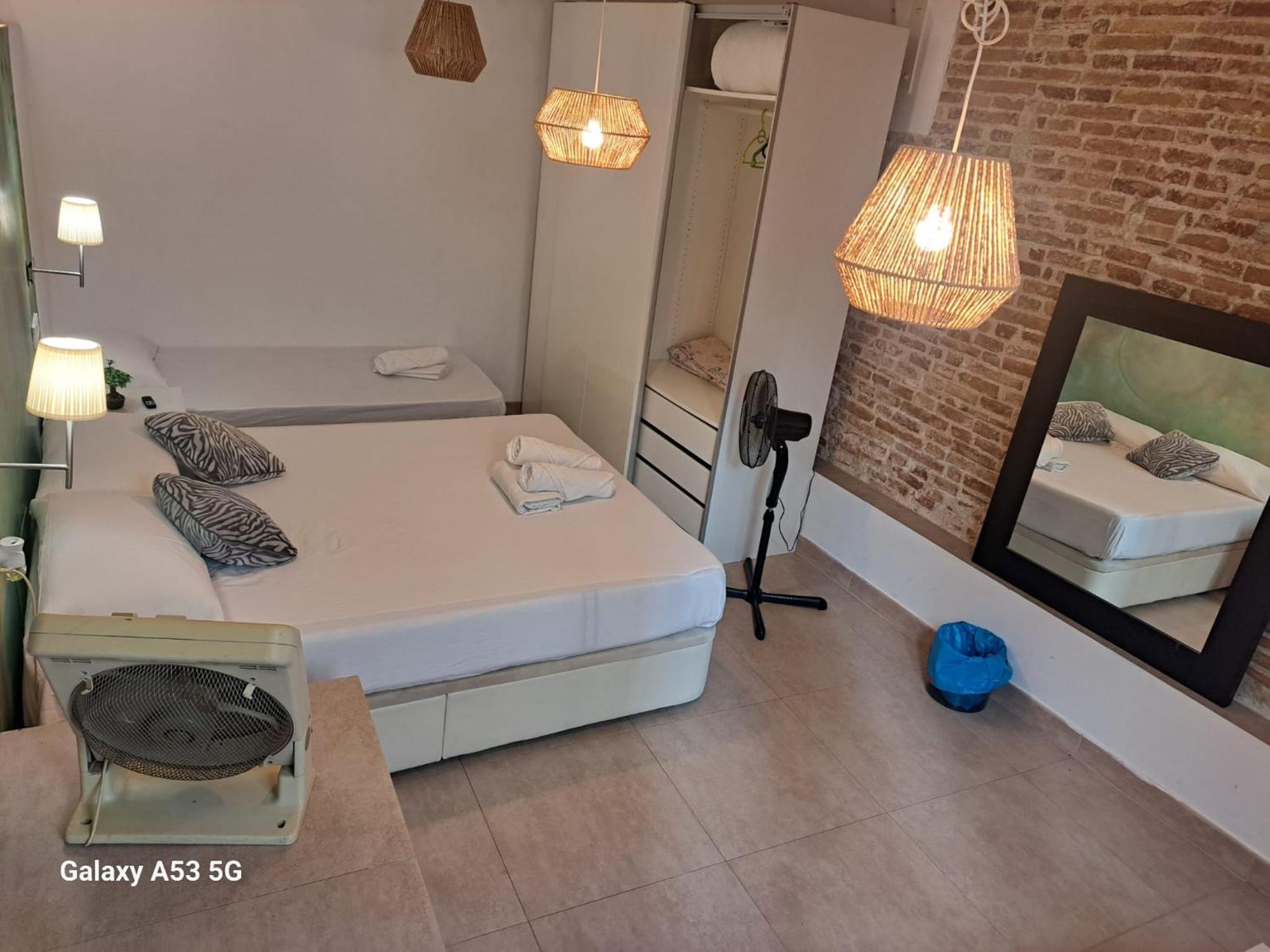 Habitacion Para Grupos Hasta 8 En Plena Rambla De Cataluna Barcelona Exteriér fotografie