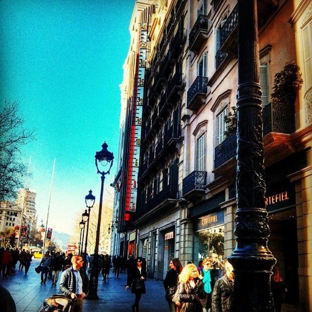 Habitacion Para Grupos Hasta 8 En Plena Rambla De Cataluna Barcelona Exteriér fotografie